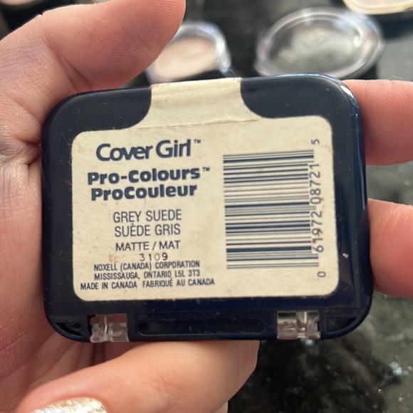 Grey Eyeshadow - Picture 3 of 3